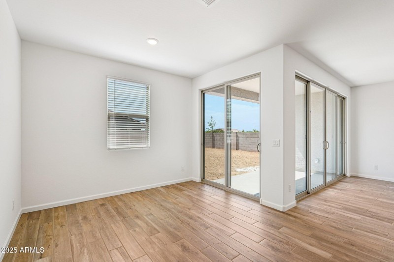 11-web-or-mls-W Camden Ave-S1909-011
