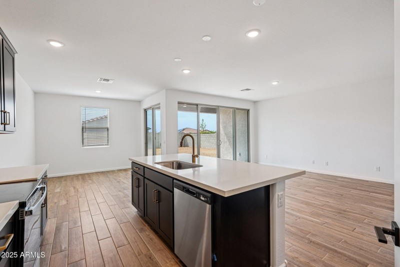 12-web-or-mls-W Camden Ave-S1909-012