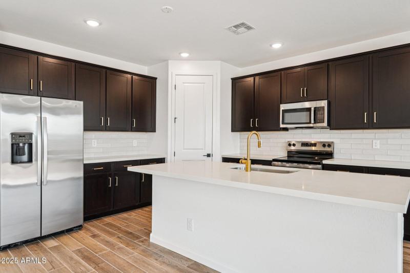 13-web-or-mls-W Camden Ave-S1909-013
