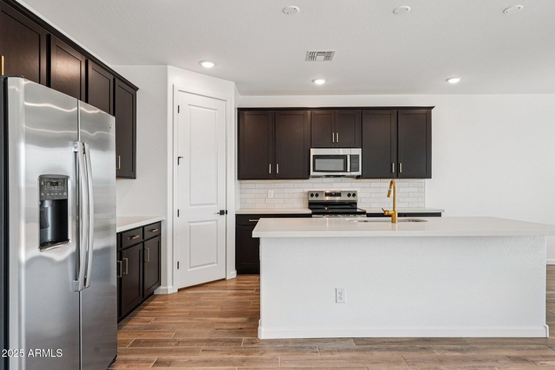 14-web-or-mls-W Camden Ave-S1909-014