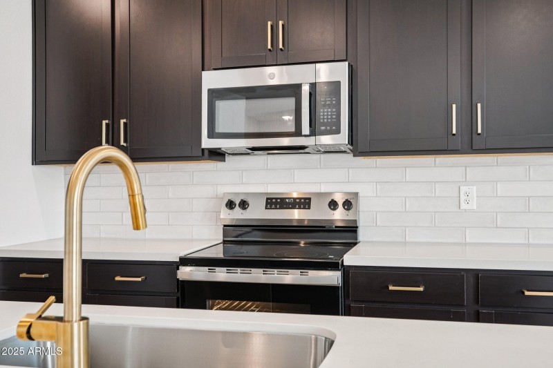 15-web-or-mls-W Camden Ave-S1909-015