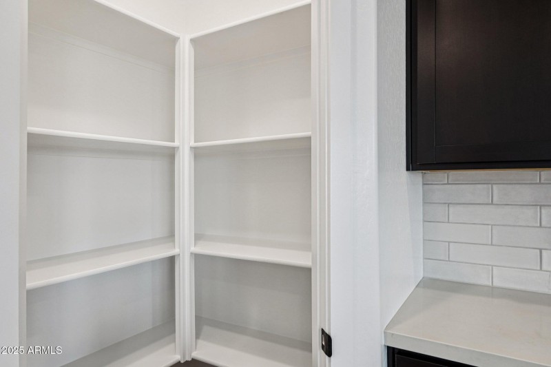 16-web-or-mls-W Camden Ave-S1909-016
