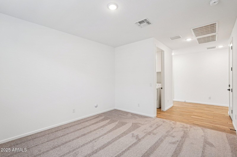 24-web-or-mls-W Camden Ave-S1909-024
