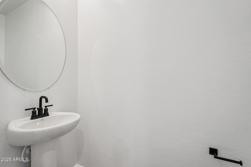 27-web-or-mls-W Camden Ave-S1909-027
