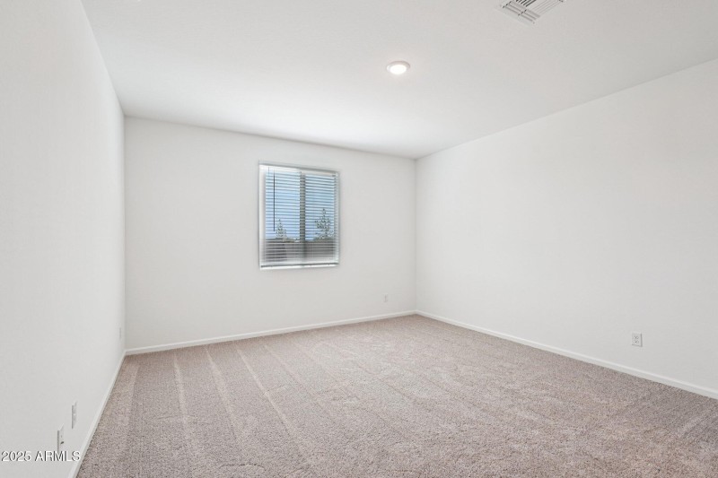 28-web-or-mls-W Camden Ave-S1909-028