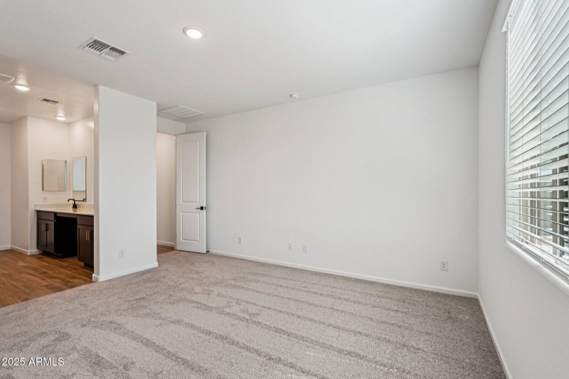 30-web-or-mls-W Camden Ave-S1909-030
