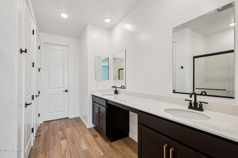 31-web-or-mls-W Camden Ave-S1909-031
