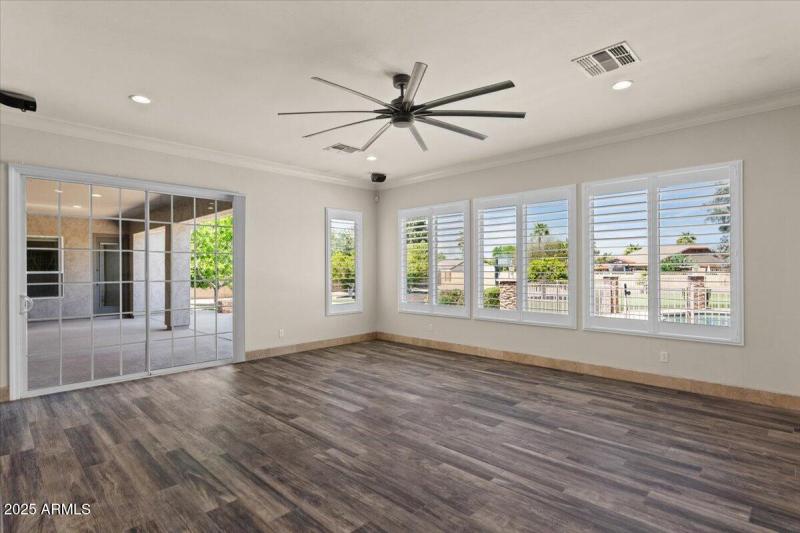 32-Family Room
