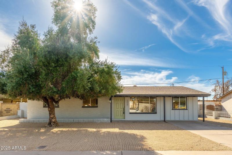 2227 W Paradise Dr - 01