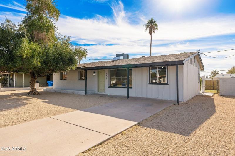 2227 W Paradise Dr - 02