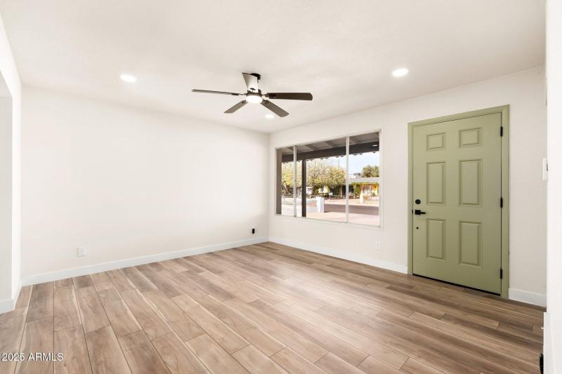 2227 W Paradise Dr - 03