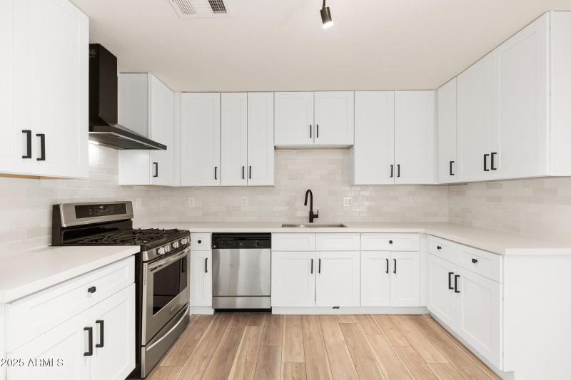 2227 W Paradise Dr - 08