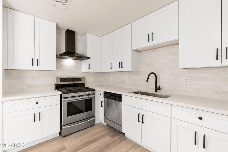 2227 W Paradise Dr - 09