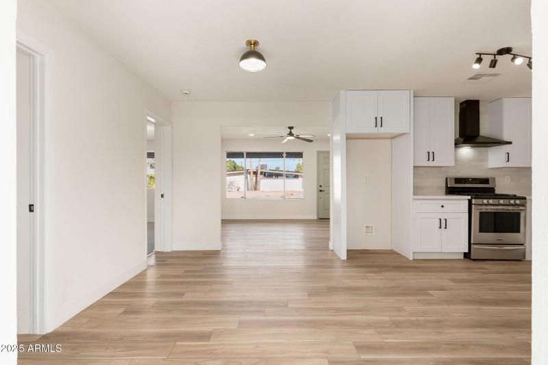 2227 W Paradise Dr - 10