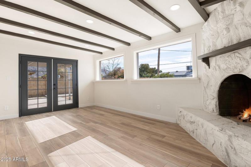 2227 W Paradise Dr - 12
