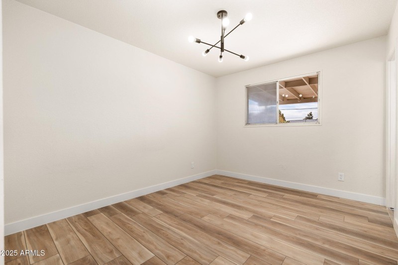 2227 W Paradise Dr - 14