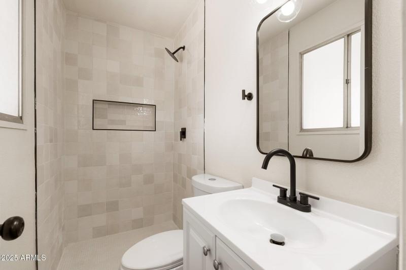 2227 W Paradise Dr - 16