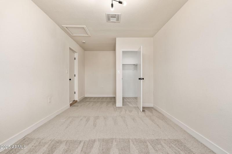 2227 W Paradise Dr - 18