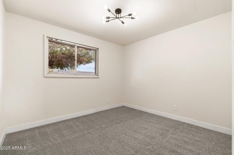 2227 W Paradise Dr - 21