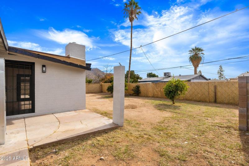 2227 W Paradise Dr - 23