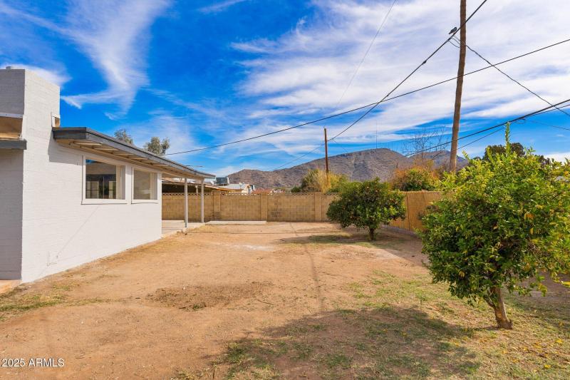 2227 W Paradise Dr - 24