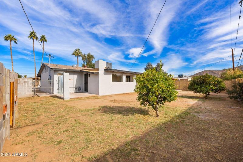 2227 W Paradise Dr - 25