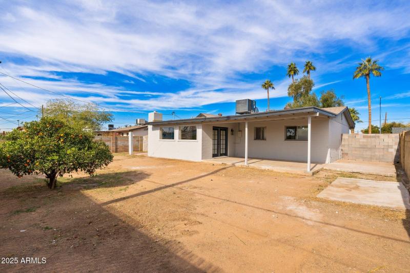 2227 W Paradise Dr - 26