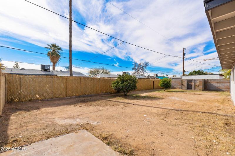 2227 W Paradise Dr - 27