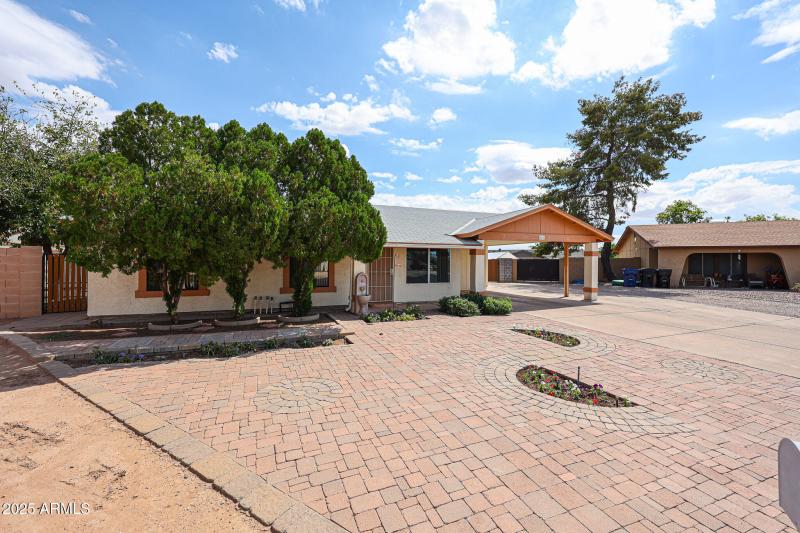 Beautiful Pavers in Front Yard