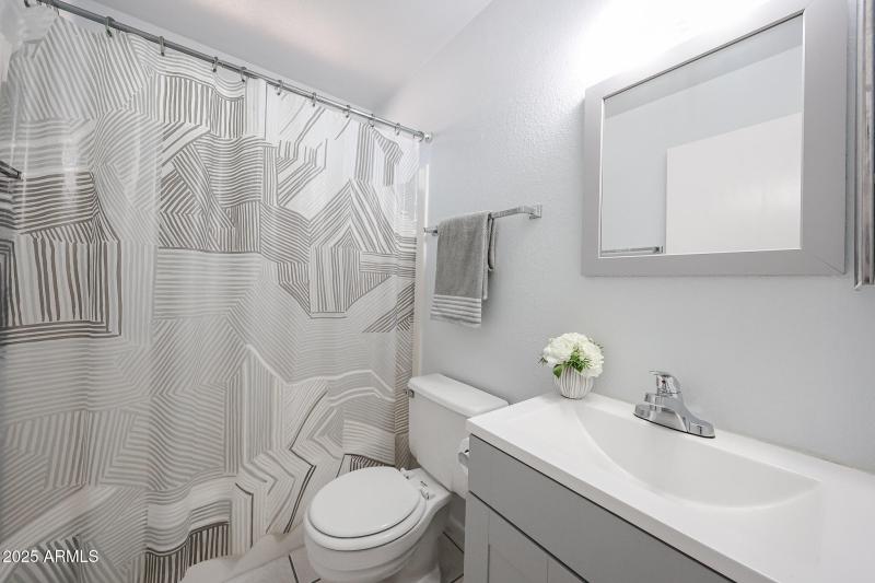 Full Bathroom 2