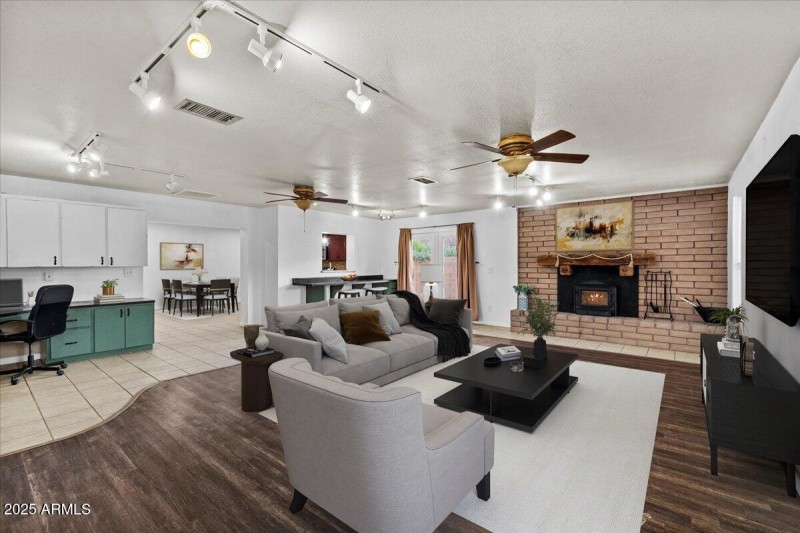 24-Living Room - VS
