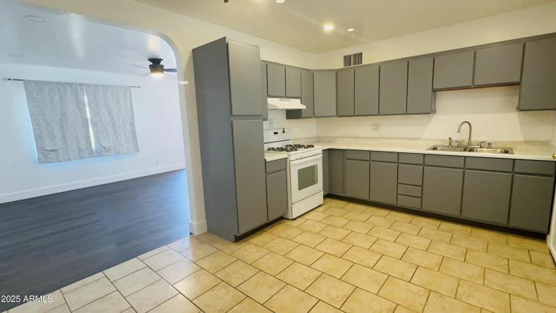 Eating kitchen