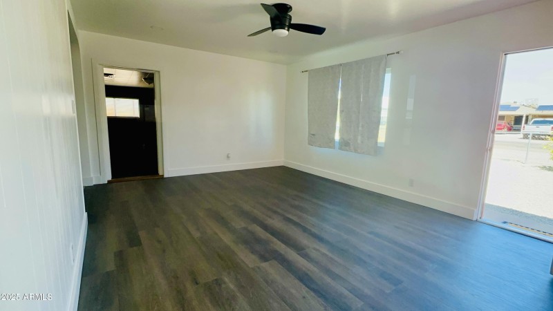 <iving room