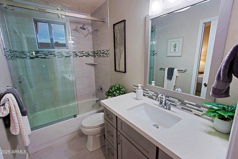 Exec. Suite/2nd Bath 2