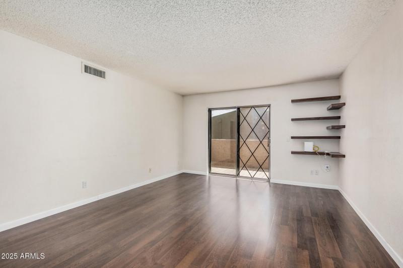 Open & Bright Great Room