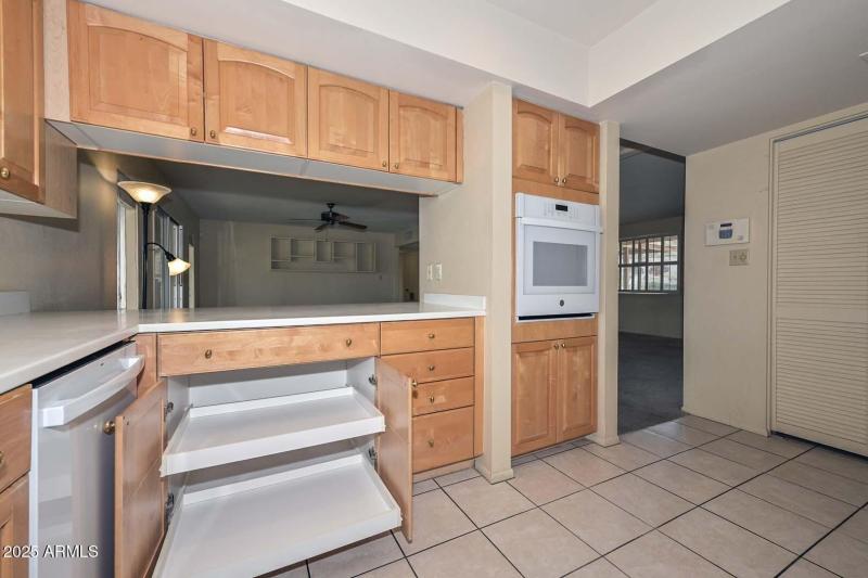 Kitchen-Slide Outs