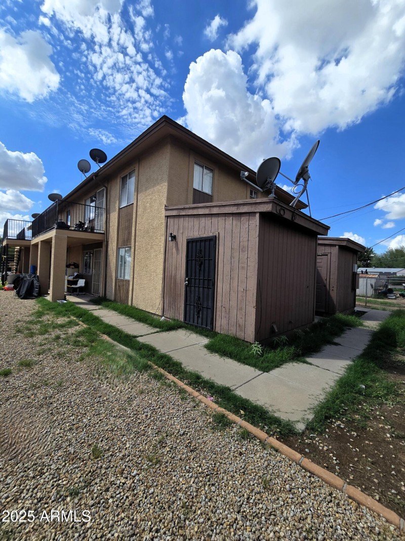 2118_W_Belmont_Shed