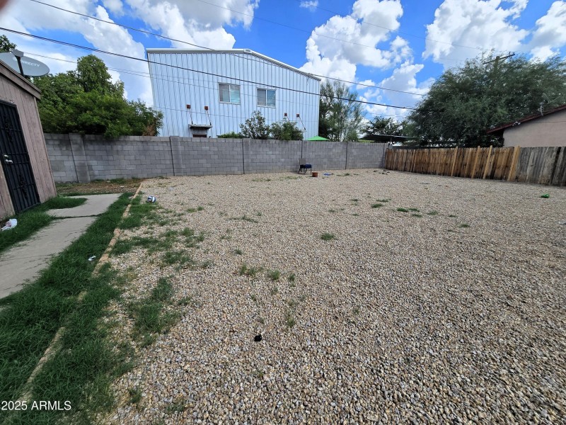2118_W_Belmont_Yard
