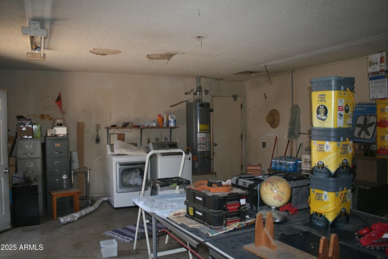 Garage w/ Laundry