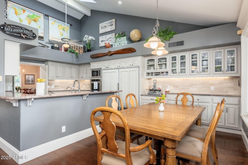 Breakfast Nook 1