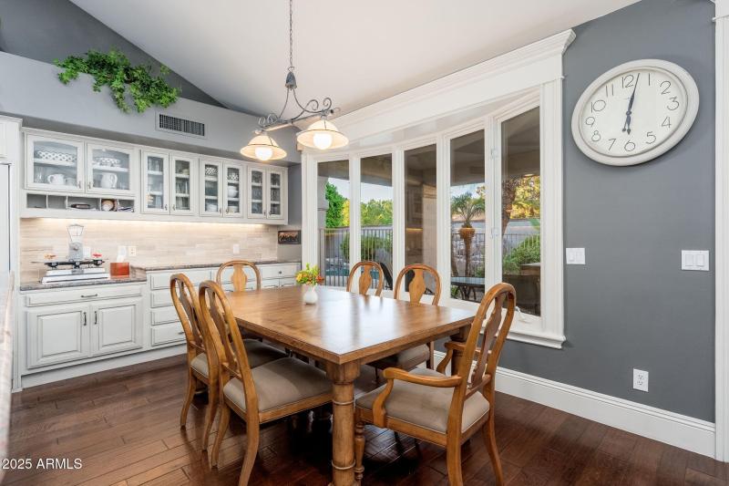 Breakfast Nook 2