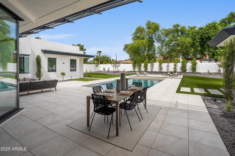 Backyard Kitchen & Dining