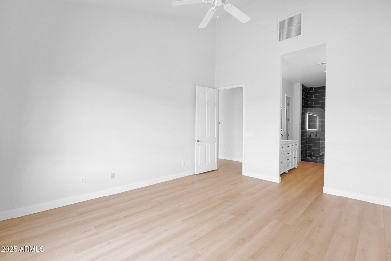 21-web-or-mls-P1156306