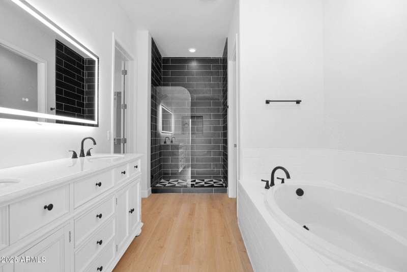 23-web-or-mls-P1156308