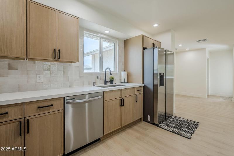 24-web-or-mls-Lockwood-12