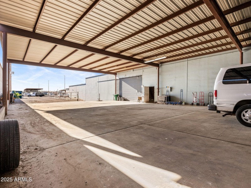 15-web-or-mls-4239 N 40th Ave-15