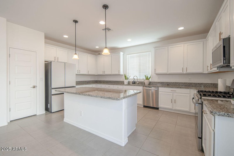 20250919_14118-W-Hackamore-Dr_04