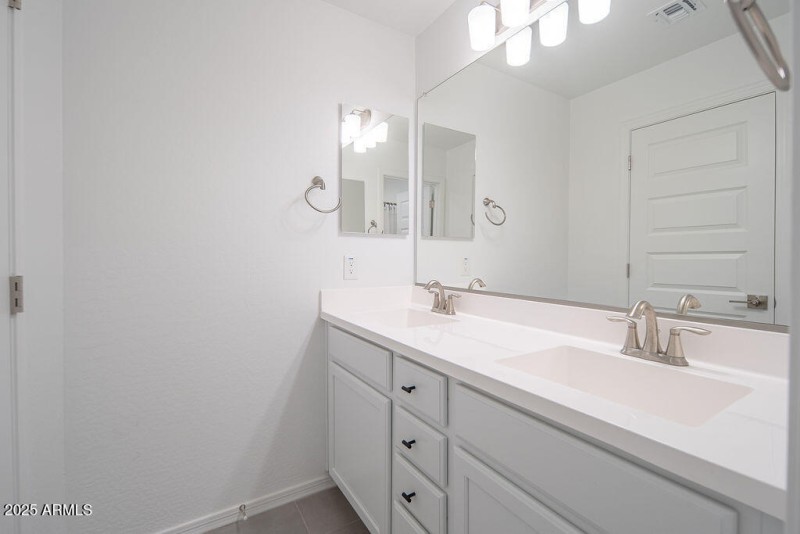 20250919_14118-W-Hackamore-Dr_10