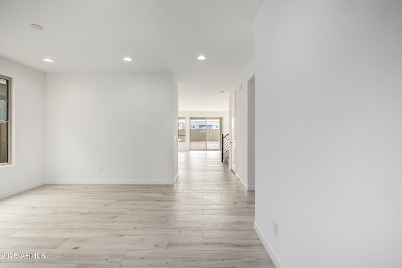 Lot 34 foyer
