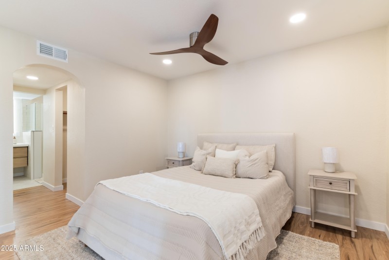 17_8787 e mountain view rd 2101-17